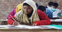 দুর্গাপুরে এসএসসি পরীক্ষা দিচ্ছেন নারী কাউন্সিলর জলিদা