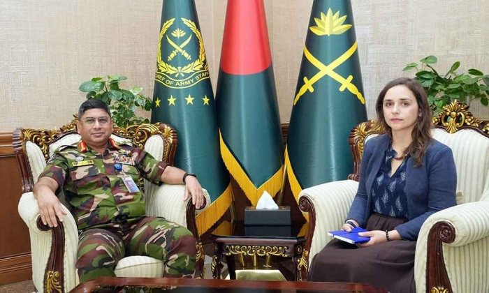 জাতিসংঘের গুম কমিশনের কার্যনির্বাহী দলের ভাইস চেয়ারপারসন গ্রাজিনা বারানোওয়াস্কার সঙ্গে সেনাপ্রধান জেনারেল ওয়াকার-উজ-জামান
