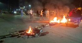 রাজশাহীতে শিক্ষকের অপসারণ চেয়ে বিশ্ববিদ্যালয়ের শিক্ষার্থীদের সড়ক